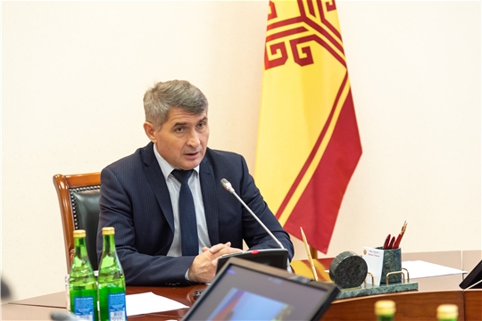 Олег Николаев призвал усилить контроль за соблюдением мер эпидемиологической безопасности