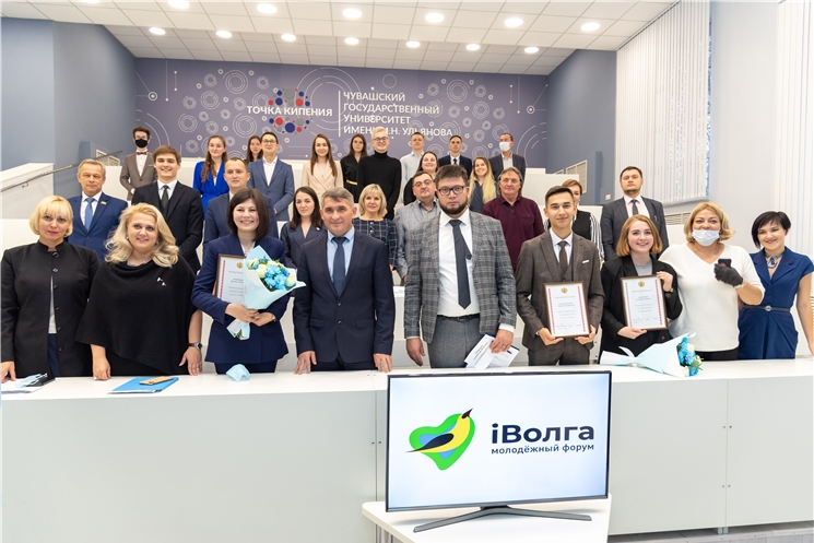 Победители конкурса молодежных проектов форума «iВолга» представили свои идеи Главе Чувашии
