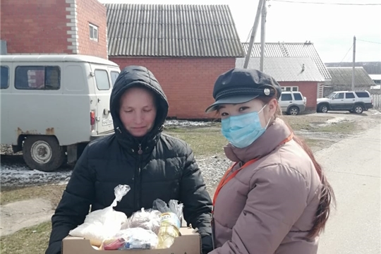 Альбина Егорова обеспечила 10 многодетных семей Чебоксарского района продуктовыми наборами