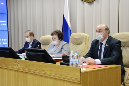 Информация руководителей профильных министерств о мерах поддержки, оказываемых в республике в связи с распространением новой коронавирусной инфекции