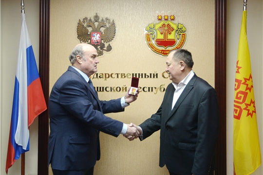 Вручение памятной медали Станиславу Николаеву
