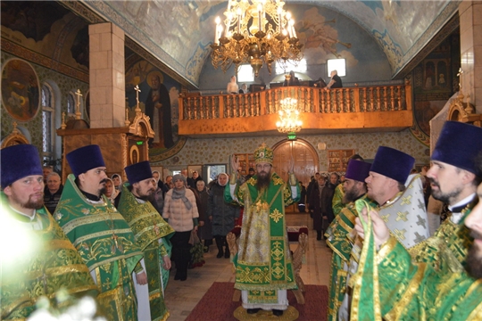 Божественная литургия в храме преподобного Серафима Саровского