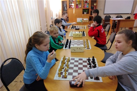 В Шумерле определили лучшую школьную команду по шахматам
