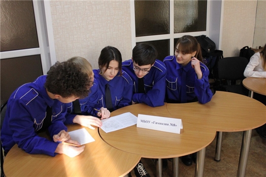 В интеллектуальной игре состязались старшеклассники образовательных учреждений города Шумерля