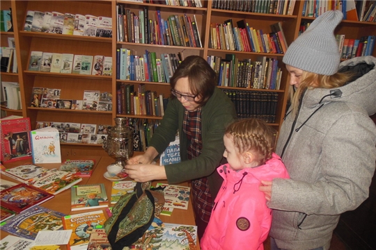 В центральной библиотеке им. Г. Айги города Шумерля прошла акция в поддержку семейного чтения «Возьмите книгу в круг семьи»