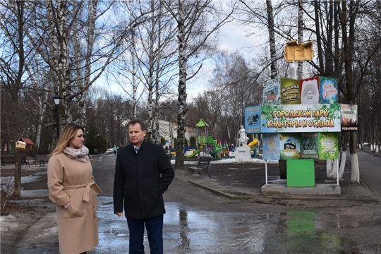 Глава администрации города Шумерля Алексей Григорьев проинспектировал территорию парка культуры и отдыха