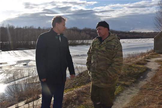 Глава администрации города Шумерля Алексей Григорьев на Сурском водозаборе