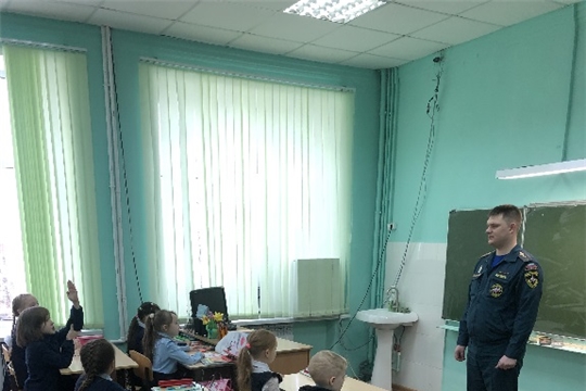 Сотрудники МЧС провели инструктаж с обучающимися МБОУ «СОШ №1»
