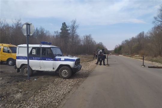 На понтонном мосту, соединяющим Шумерлю с Нижегородской областью, организован пропускной пункт