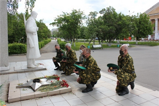 В День пограничника в Шумерле возложили цветы к памятнику–обелиску
