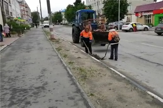 Уборка смета вдоль автодорог