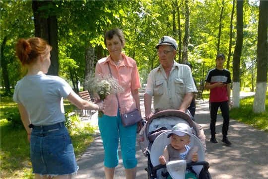 В День семьи, любви и верности юные шумерлинцы подарили частичку солнца горожанам