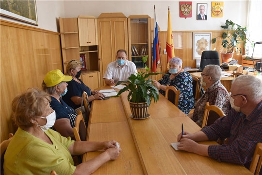 Глава администрации города Шумерля Валерий Шигашев взял под контроль дальнейшую реализацию военно-патриотических инициатив Совета ветеранов