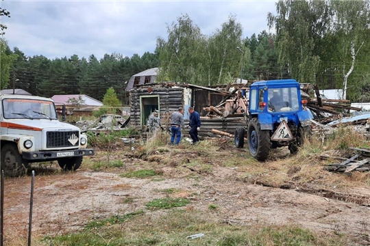 В Шумерле продолжаются работы по демонтажу расселенных многоквартирных домов