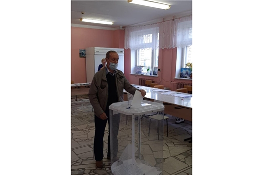 12 сентября принял участие в голосовании почётный гражданин города Шумерля Таланов Владимир Иванович