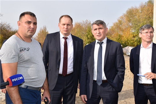 Глава Чувашской Республики Олег Николаев проинспектировал ход работ по благоустройству площади им. А.Т. Речнова в рамках приоритетного проекта «Формирование комфортной городской среды»