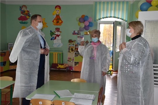 Глава администрации города Шумерля Валерий Шигашев проверил соблюдение «утреннего фильтра» в детских садах