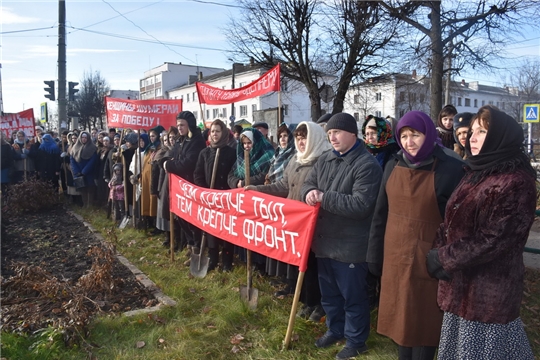 Шумерлинцы приняли участие в торжественном мероприятии, посвященном трудовому подвигу строителей Сурского оборонительного рубежа