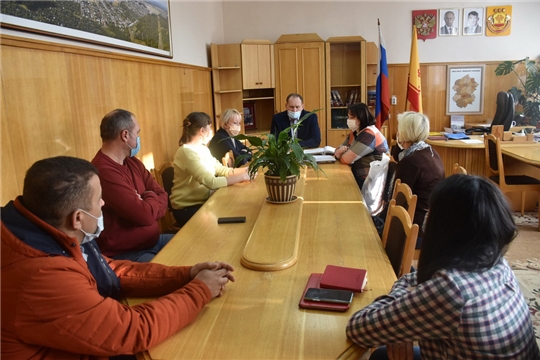 Глава администрации города Шумерля встретился с инициативной группой жителей поселка Лесной города Шумерля