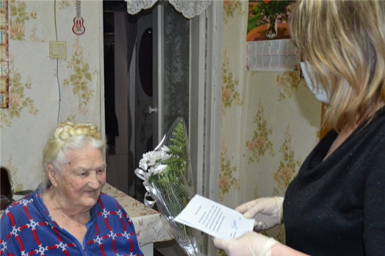 Долгожительница города Шумерля Мария Ивановна Козлова принимала поздравление с 90-летием