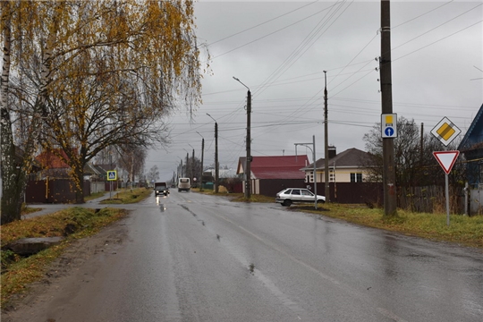 В Шумерле на аварийно-опасных участках автомобильных дорог устанавливают светофорные объекты