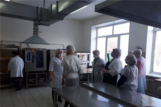 Организация горячего питания в школах Шумерли - на ежедневном контроле