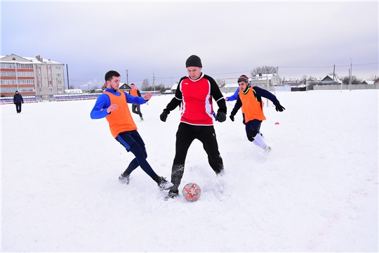 В Ибресинском районе прошли игры по зимнему мини-футболу «Кубок дружбы»