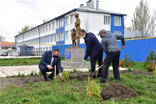 Глава администрации Ибресинского района Сергей Горбунов принял участие в закладке аллеи кадетов