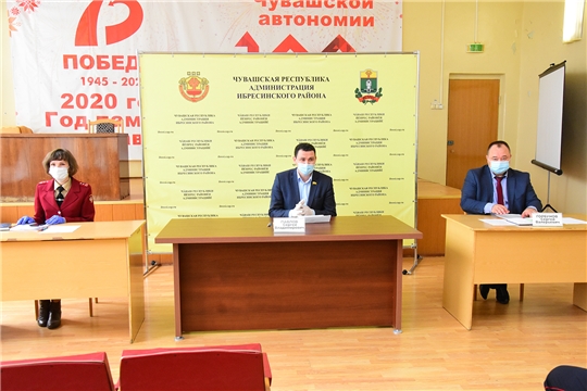 В Ибресинском районе состоялось расширенное заседание оперативного штаба по предупреждению завоза и распространения новой коронавирусной инфекции