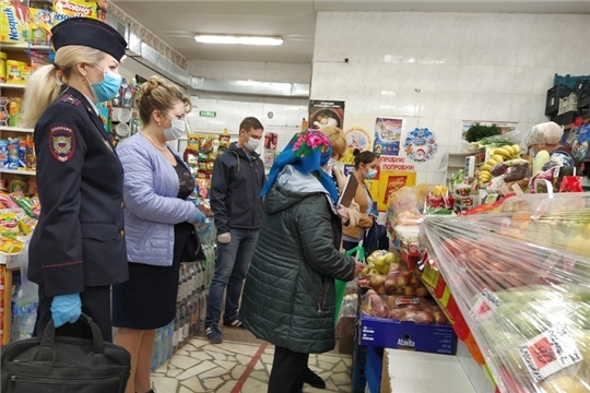 В п. Кугеси проверили соблюдение масочного режима