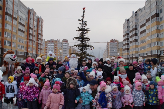 В Калининском районе завершился марафон новогодних представлений