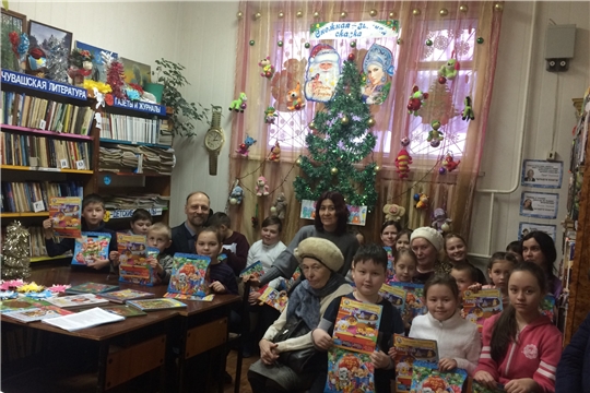 В канун Старого Нового года в библиотеке имени П. Хузангая состоялись посиделки "Каламбур подарков"