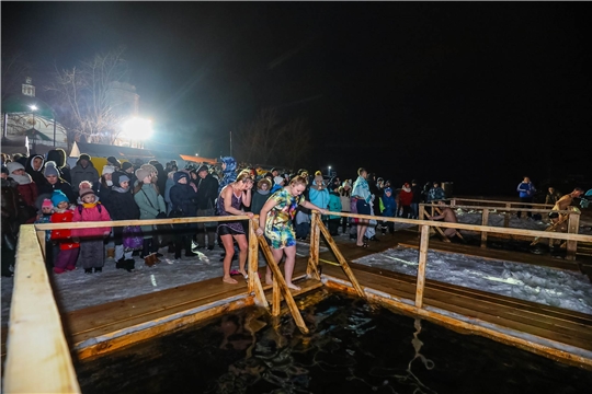В Чебоксарах ограничен доступ к купелям на Волге, освящается вода в бассейнах школ и ФОКов