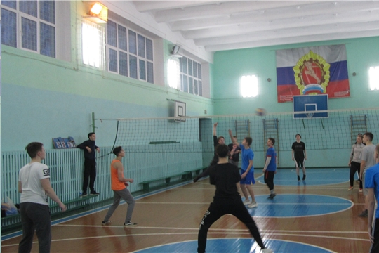 В Калининском районе определились финалисты первенства по волейболу среди школьных команд