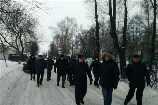 В Калининском районе провели еженедельный обход территории