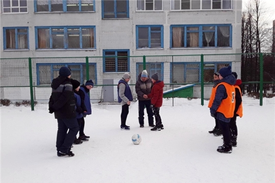 В Калининском районе прошли спортивные мероприятия под руководством инструкторов по спорту