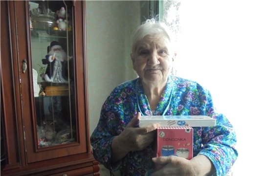 Поздравляем жительницу Калининского района с 85-летием
