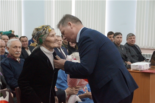 в Калининском районе города Чебоксары вручены юбилейные медали "75 лет Победы"