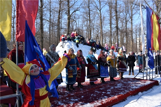 В посёлках Южный и Альгешево в Дубовой роще прошёл праздник «Широкая Масленица»