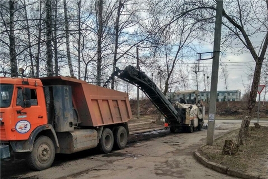 В городе Чебоксары продолжаются работы по ремонту дорог