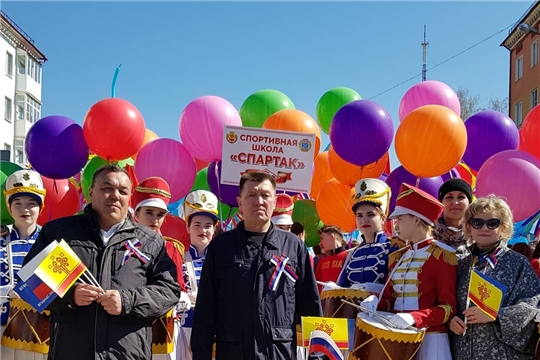 Поздравление главы администрации Калининского района города Чебоксары Я.Л. Михайлова с праздником Весны и Труда
