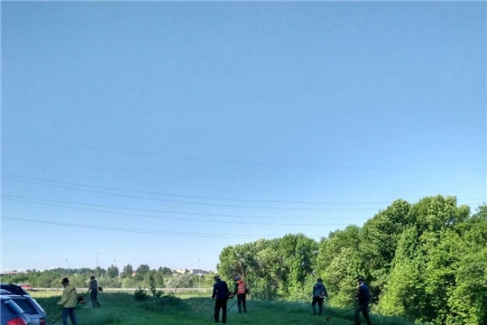 В городе Чебоксары завершается покос травы