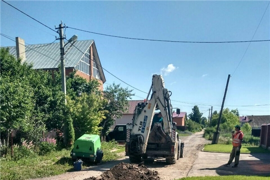 В городе Чебоксары начались подготовительные работы по ремонту дороги путем укладки асфальтобетона