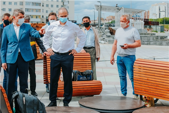 Олег Николаев проинспектировал ход реконструкции Красной площади города Чебоксары