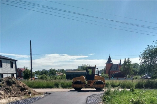В городе Чебоксары еще на одной из улиц начались работы по ремонту дороги