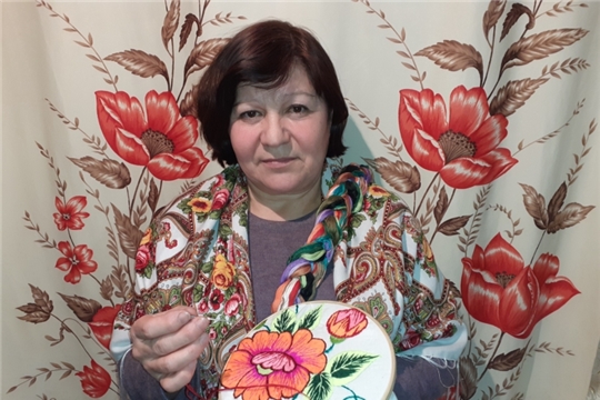 Среди кружковцев деревни Каликово Вутабосинского сельского поселения состоялось занятие на тему «В краю ста тысяч вышивок»