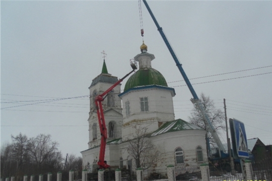 В селе Шигали подняли купол на Храм Воскресения Христова