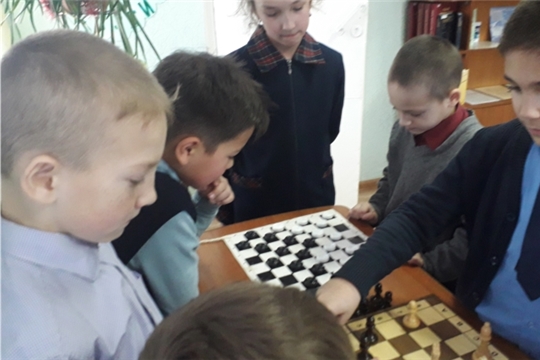 Шашечный турнир прошел в Хучельской библиотеке