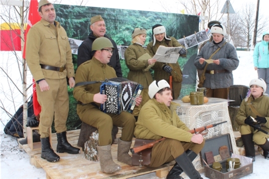 75-летию Великой Победы была посвящена военная площадка, где культработники Шальтямского сельского поселения исполняли песни военной поры
