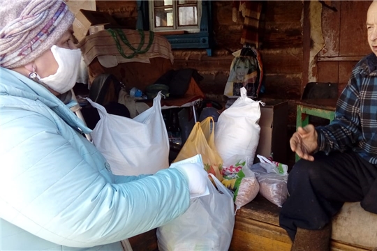 Канашский район: продолжается оказание волонтерами помощи пожилым продуктами питания и медикаментами